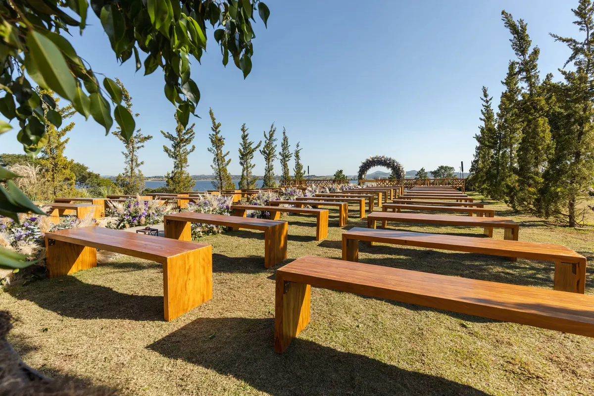 Oak vs Teak Garden Benches: Which Wood Suits British Gardens?